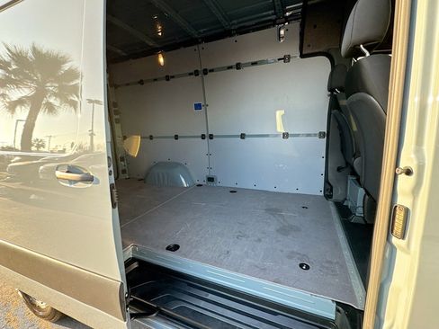 Used 2025 Mercedes-Benz Sprinter 2500 image 21