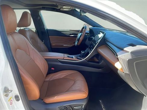 Used 2019 Toyota Avalon Limited image 14