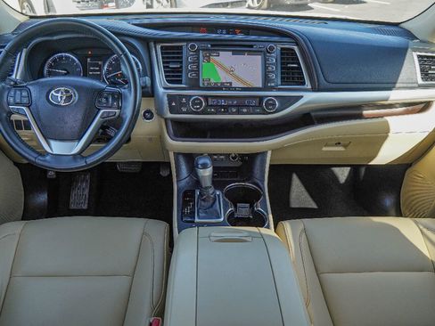 Used 2019 Toyota Highlander XLE image 22