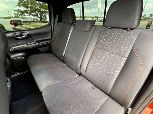 Used 2017 Toyota Tacoma TRD Off-Road w/ Tow Package (A/T) image 14