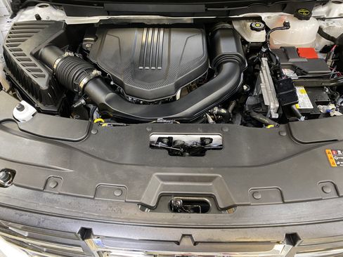 Used 2025 GMC Acadia Elevation image 10