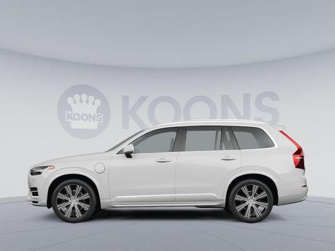 Used 2024 Volvo XC90 T8 Plus w/ Protection Package Premier AWD/4WD image 2