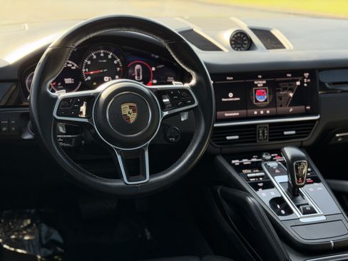 Used 2023 Porsche Cayenne Coupe w/ Premium Package AWD/4WD image 20