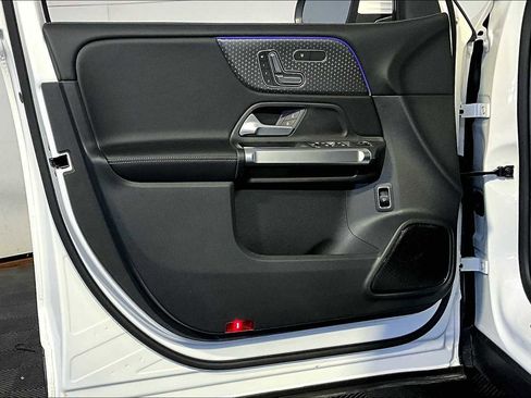 New 2026 Mercedes-Benz GLB 250 4MATIC image 11