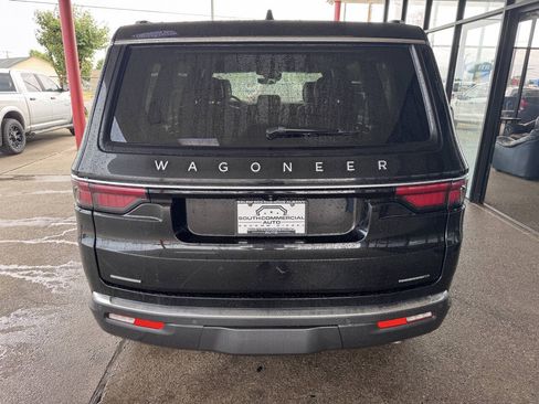 Used 2022 Jeep Wagoneer Series II AWD/4WD image 4