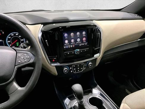 Used 2022 Chevrolet Traverse LS FWD image 8