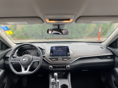 Used 2025 Nissan Altima 2.5 SV image 33