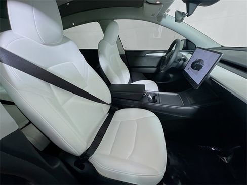 Used 2024 Tesla Model Y Long Range image 25