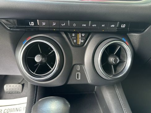 Used 2020 Chevrolet Blazer LT AWD/4WD image 32