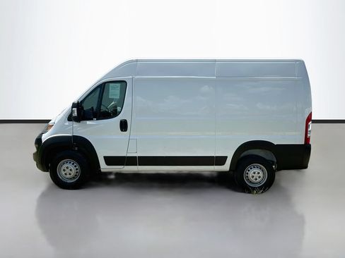 Used 2025 RAM ProMaster 2500 w/ Convenience Group FWD image 8