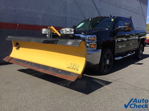 Used 2018 Chevrolet Silverado 2500 W/T w/ Snow Plow Prep Package AWD/4WD image 5