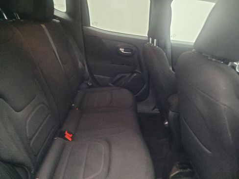 Used 2021 Jeep Renegade Latitude FWD image 19