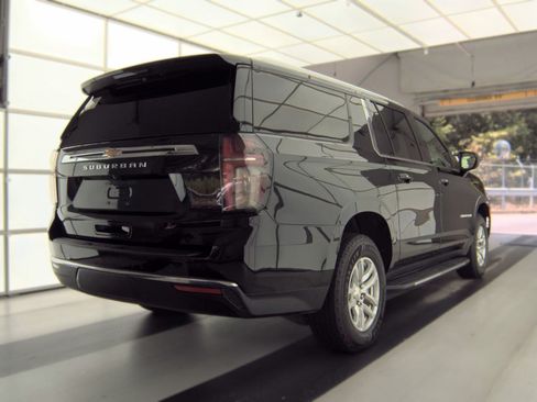 Used 2021 Chevrolet Suburban LS AWD/4WD image 4
