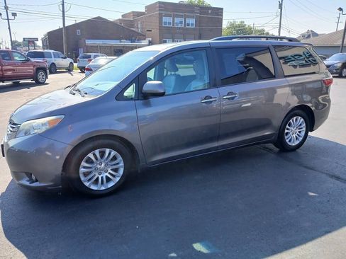 Used 2015 Toyota Sienna XLE Premium FWD image 6