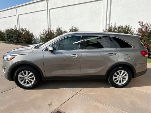 Used 2018 Kia Sorento L image 3