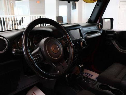 Used 2012 Jeep Wrangler Unlimited Sahara w/ Dual Top Group AWD/4WD image 9