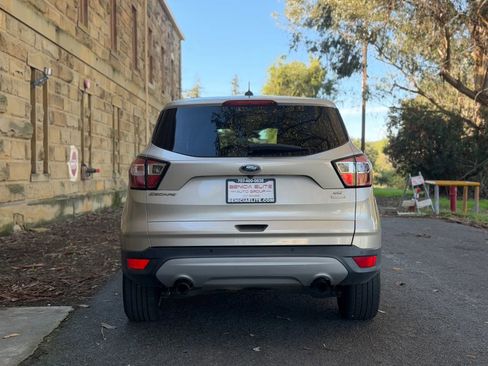 Used 2017 Ford Escape SE image 5