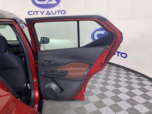 Used 2018 Nissan Kicks SR FWD image 33