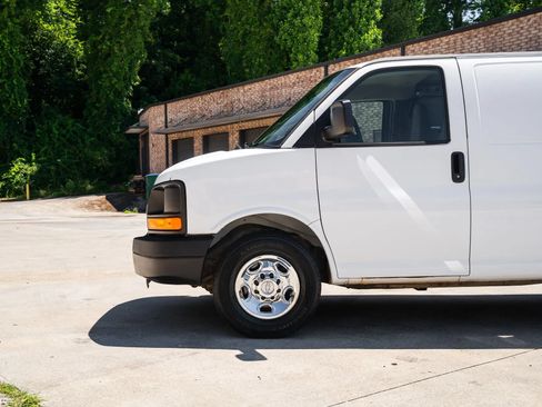 Used 2016 Chevrolet Express 2500 Extended RWD image 3