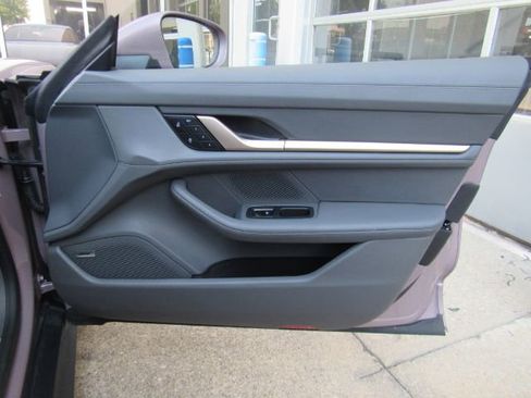 Used 2022 Porsche Taycan 4S image 18