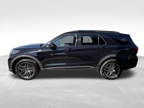 Used 2025 Ford Explorer ST-Line w/ ST-Line Street Pack AWD/4WD image 12
