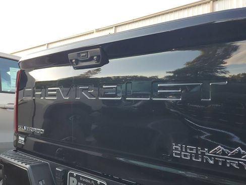 Used 2022 Chevrolet Silverado 2500 High Country w/ Z71 Off-Road Package AWD/4WD image 6