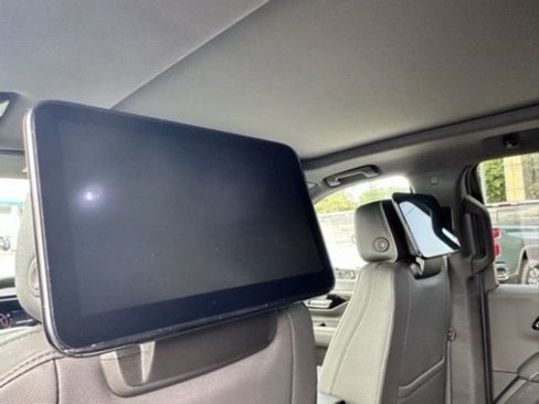 New 2025 Chevrolet Suburban Premier image 13