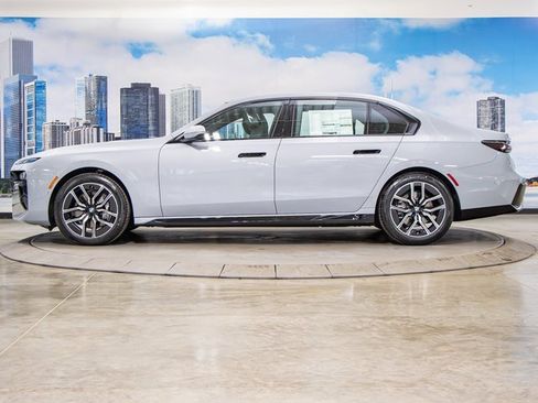 Used 2025 BMW 740i xDrive image 6