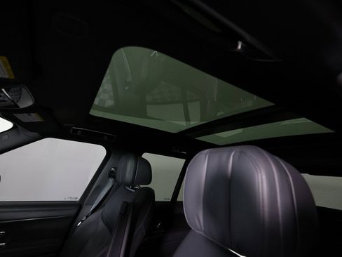 Used 2025 Land Rover Range Rover SE image 19