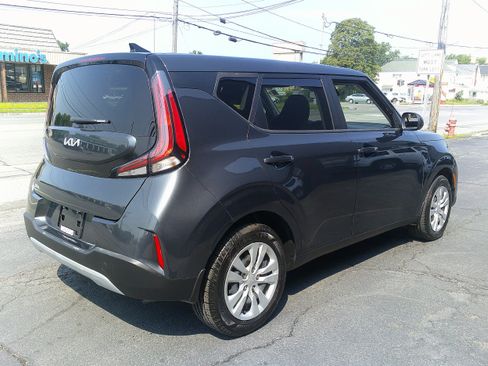Used 2025 Kia Soul LX FWD image 6