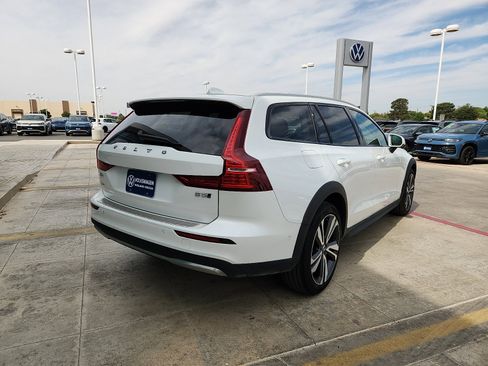 Used 2025 Volvo V60 B5 Cross Country Plus AWD/4WD image 7