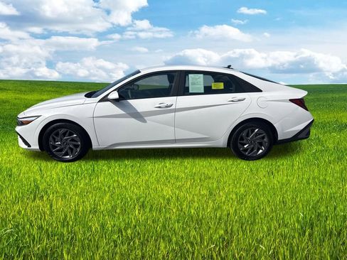 Used 2024 Hyundai Elantra SEL image 8