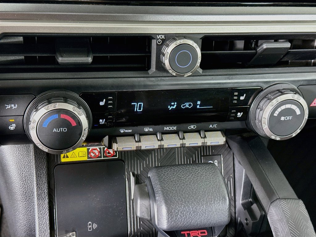 Used 2025 Toyota 4Runner TRD Off-Road Premium AWD/4WD image 17