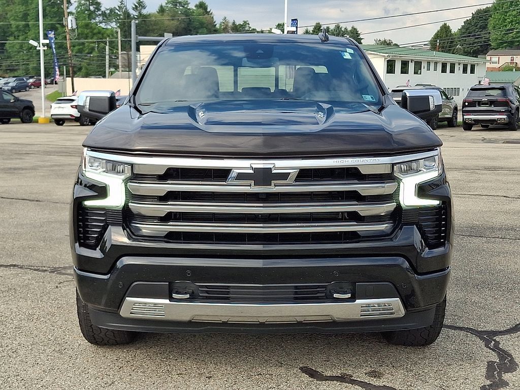 Used 2024 Chevrolet Silverado 1500 High Country w/ Z71 Off-Road Package AWD/4WD image 3
