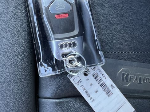 Used 2025 Audi Q5 2.0T Premium image 38