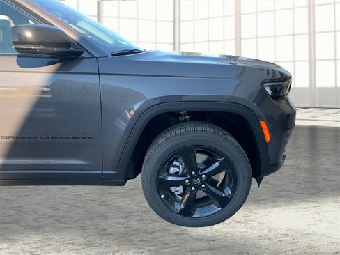 Used 2025 Jeep Grand Cherokee L Altitude image 24