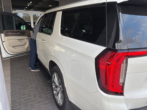 Used 2024 GMC Yukon XL Denali w/ Denali Reserve Package image 11