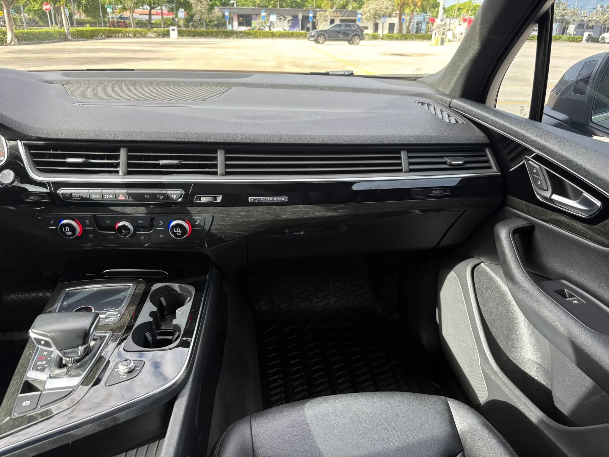 Used 2017 Audi Q7 3.0T Premium Plus w/ Premium Plus Package AWD/4WD image 34