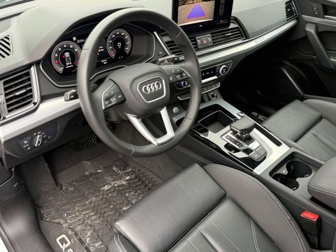 Certified 2025 Audi Q5 2.0T Premium w/ Convenience Plus Package image 4