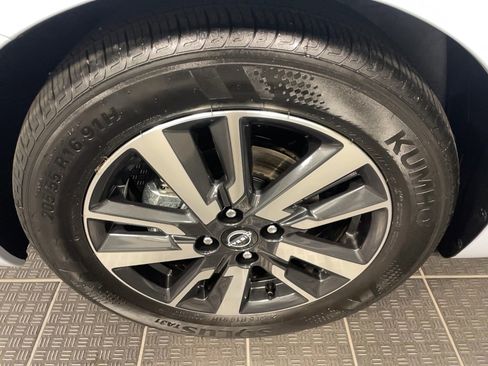 Used 2025 Nissan Versa SV w/ Trunk Package image 11