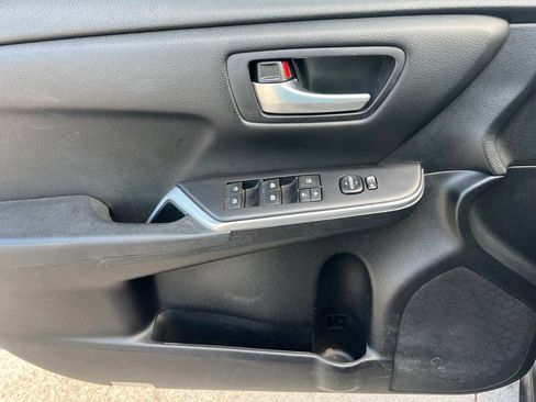 Used 2015 Toyota Camry SE w/ Moonroof Package FWD image 11
