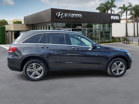 Used 2022 Mercedes-Benz GLC 300 image 2
