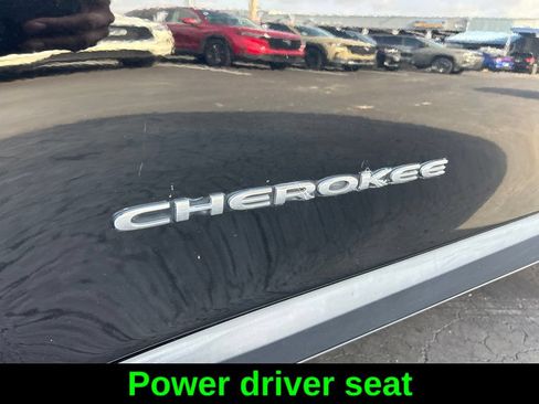 Certified 2021 Jeep Cherokee Latitude Lux w/ Sun & Sound Group FWD image 21