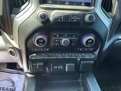 Used 2021 Chevrolet Silverado 1500 LTZ w/ Z71 Off-Road Package AWD/4WD image 18