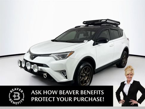 Used 2018 Toyota RAV4 LE FWD image 1