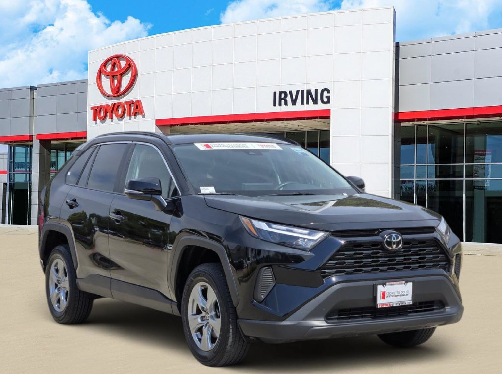 Used 2024 Toyota RAV4 XLE FWD image 2