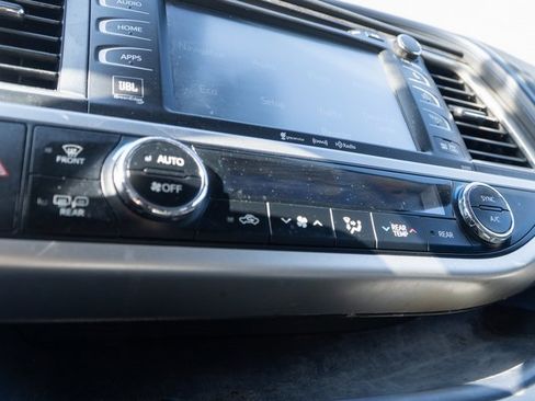 Used 2019 Toyota Highlander Limited Platinum image 27