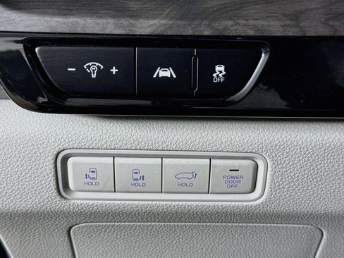 Used 2023 Kia Carnival EX FWD image 9
