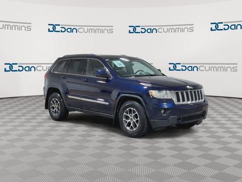 Used 2012 Jeep Grand Cherokee Laredo w/ Laredo E Group AWD/4WD image 3