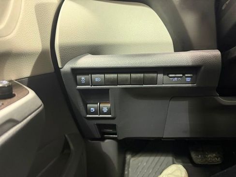 Used 2021 Toyota Sienna XLE image 18